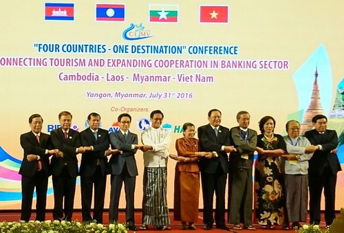 Phó Thủ tướng Vũ Đức Đam và Phó Tổng thống Myanmar, Phó Thủ tướng Campuchia, Phó Thủ tướng Lào và đại diện lãnh đạo ngành Du lịch, Ngân hàng của 4 nước CLMV tham dự diễn đàn